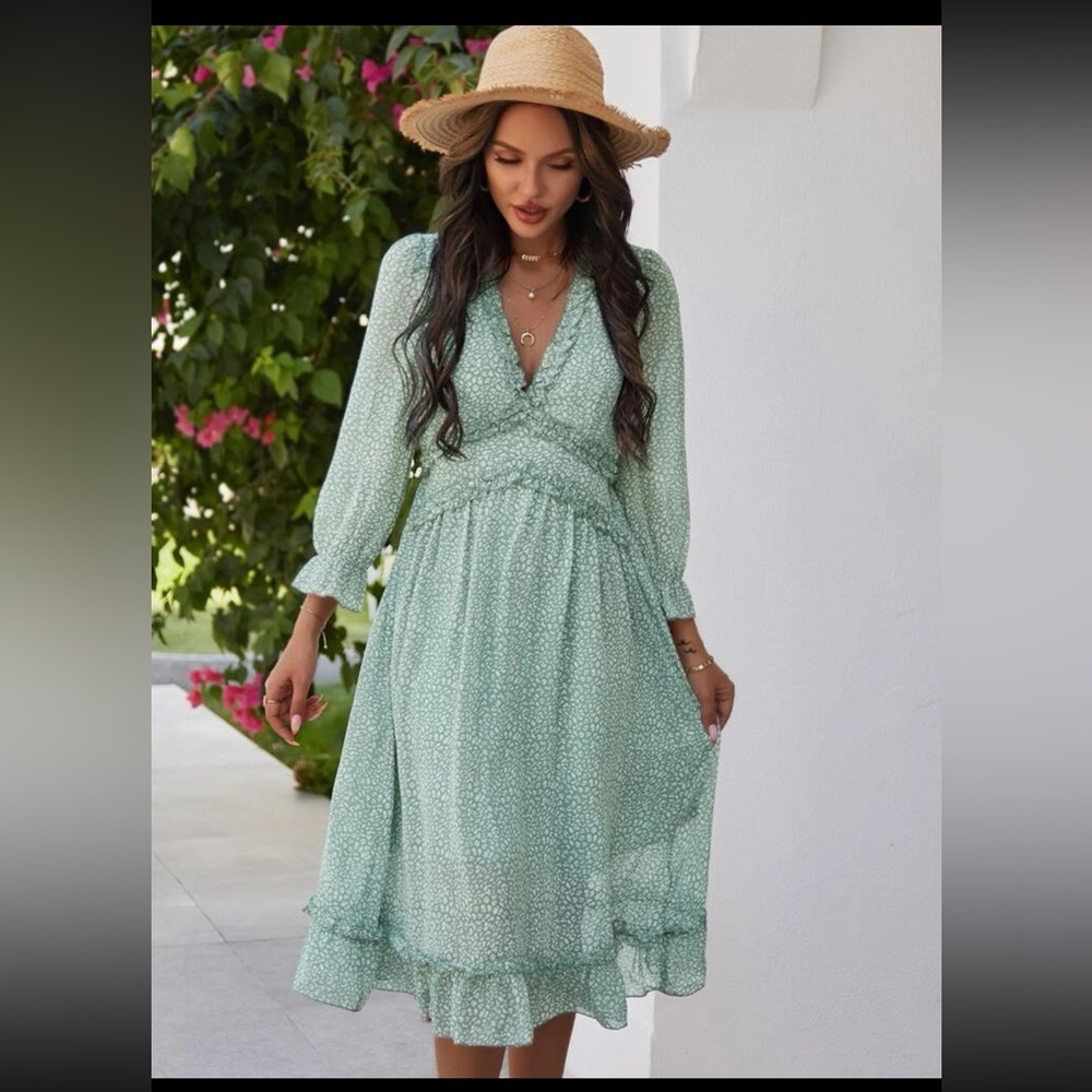 2/$30 all over print ruffle mint green white v neck midi dress SHEIN women large